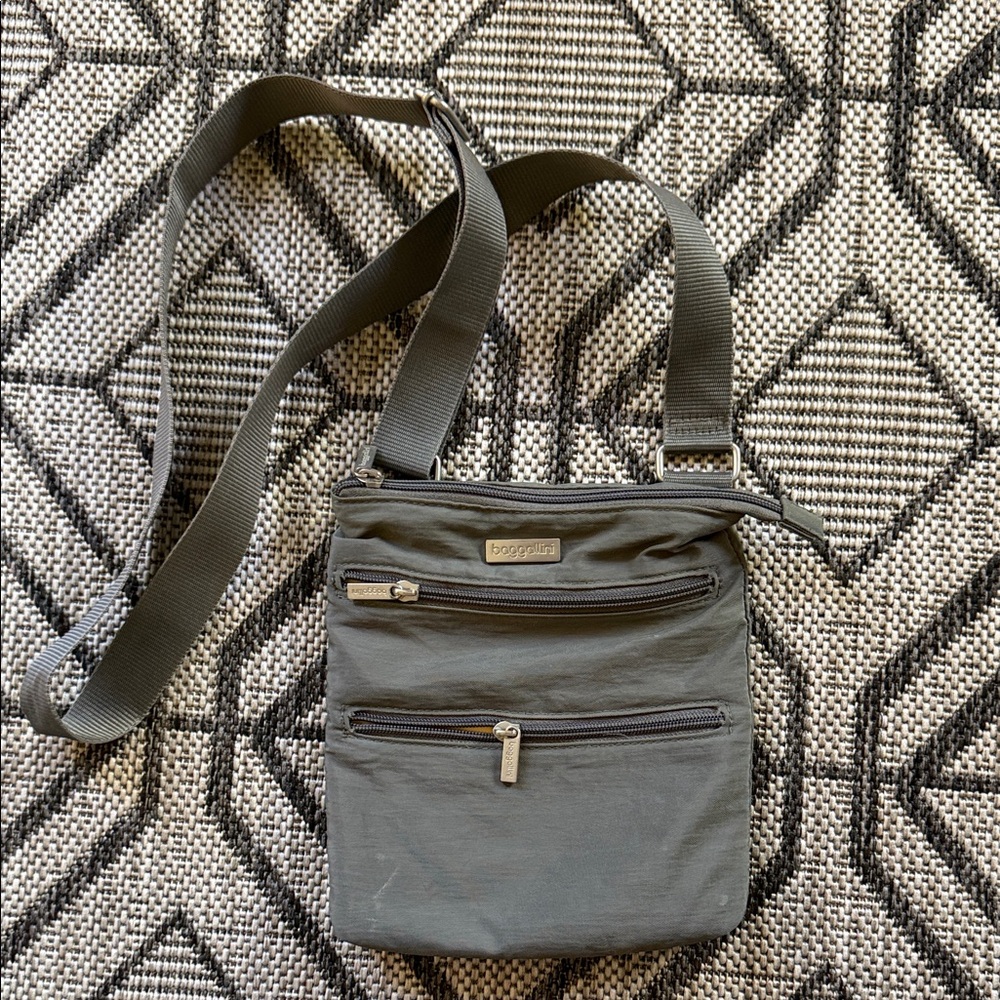 Baggallini Charcoal‎ Gray Messenger Bag 3 Deep Pockets Adjustable Strap